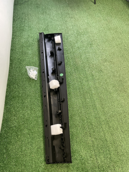 Молдинг двери передней левой черная вставка Omoda C5 609001053AA