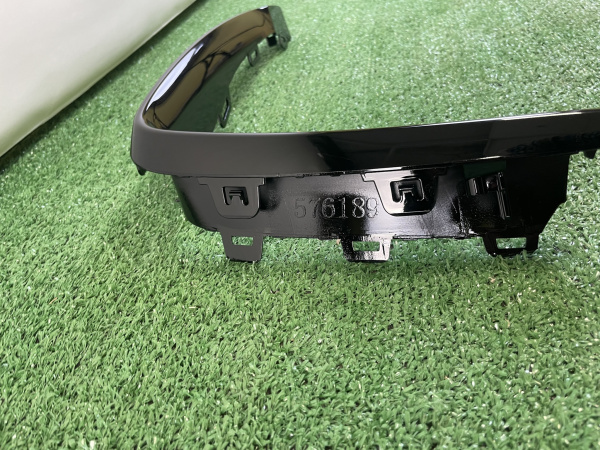 Молдинг переднего бампера правый Geely Tugella