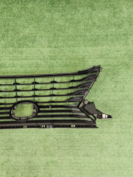 Верхняя часть решетки радиатора Lexus RX