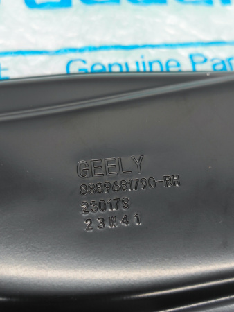 Кронштейн фары правой Geely Monjaro