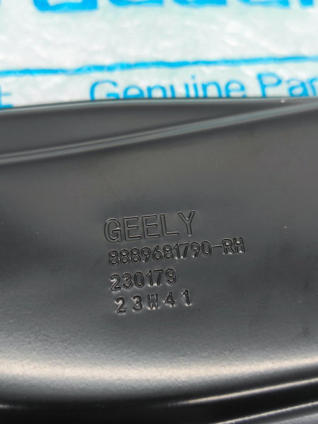 Кронштейн фары правой Geely Monjaro