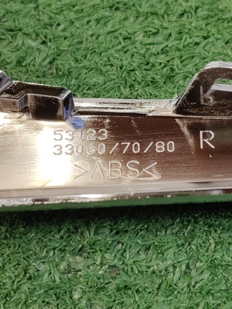 Молдинг решетки радиатора правый Lexus ES 5312333070