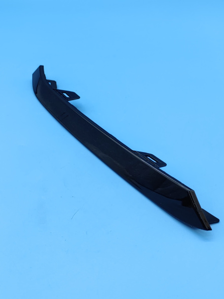 Молдинг переднего бампера левый нижний черный хром Geely Atlas рестайлинг 6010218900B03