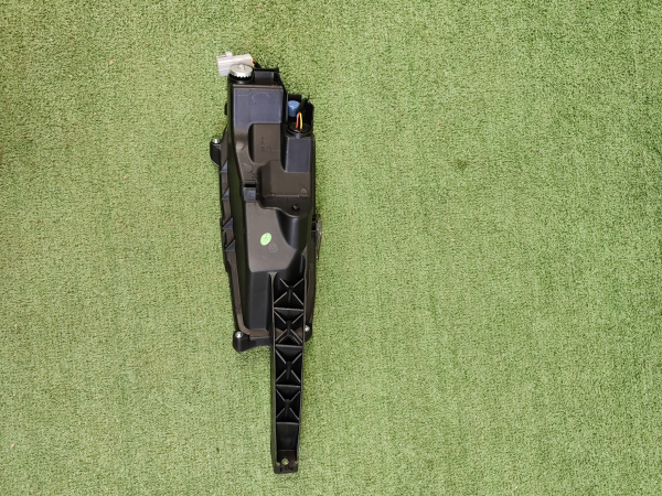 ПТФ правая Lexus NX 8121078010