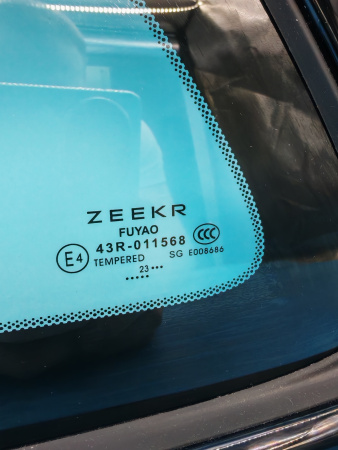 Форточка задняя левая Zeekr 001 8891303630B03