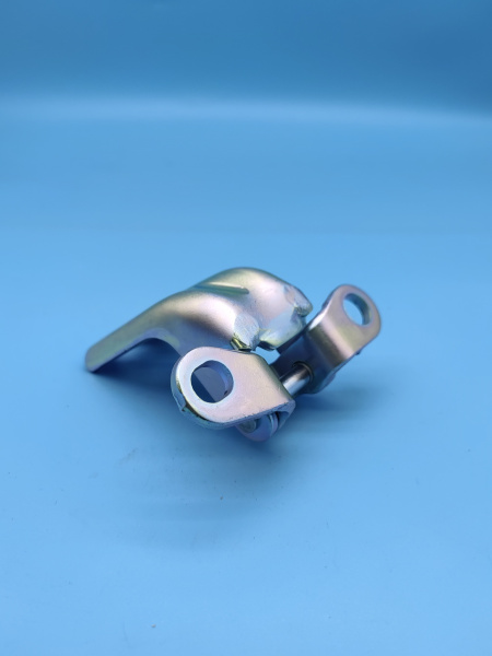 Петля двери задней правой нижняя Geely Coolray 5081038700