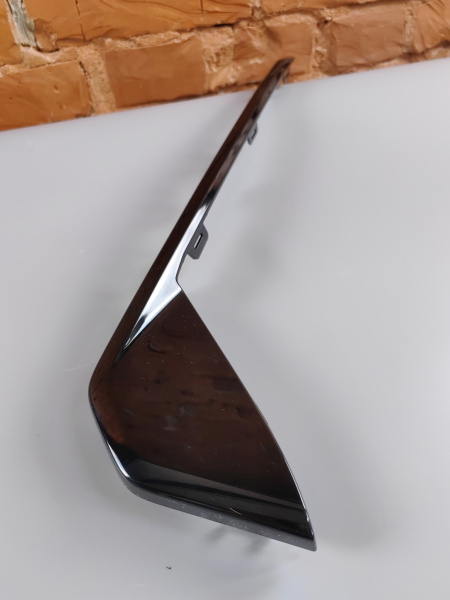 Молдинг переднего бампера правый Zeekr 001