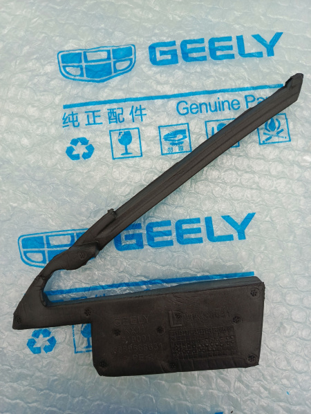 Подложка под уголок зеркала Geely Monjaro