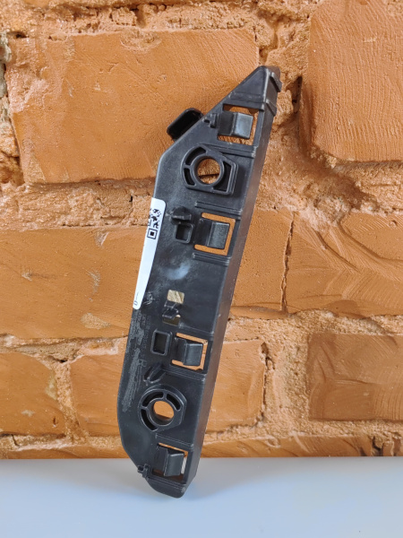 Кронштейн переднего бампера правый Zeekr 001