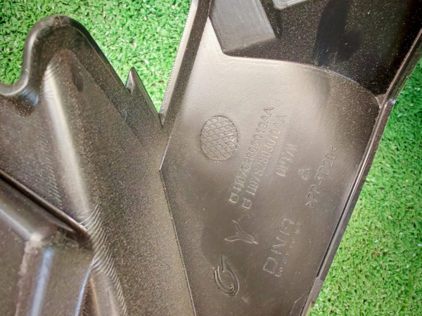 Кронштейн переднего бампера Voyah Free 280312003