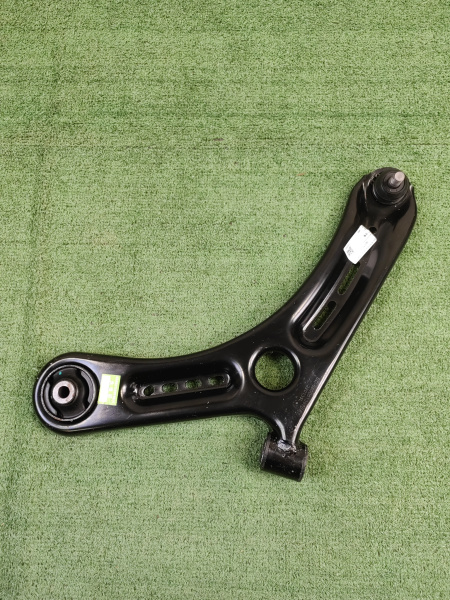 Рычаг передний нижний левый Geely Coolray 4017032700