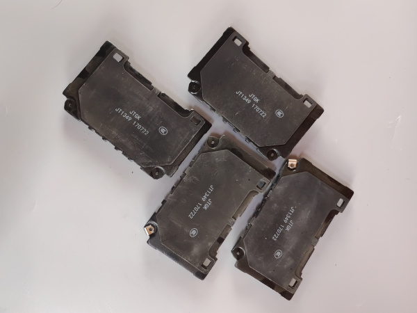 Передние тормозные колодки Zeekr 001 8895854481