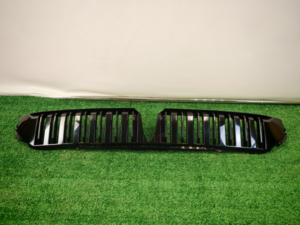 Решетка переднего бампера Voyah Free 280328011