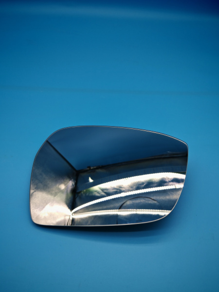 Зеркальный элемент правый Geely Coolray