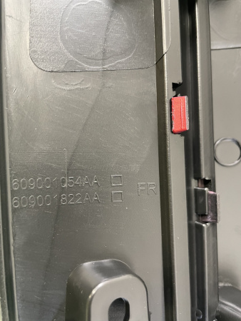Молдинг двери передней правой красная вставка Omoda C5 609001822AABCE