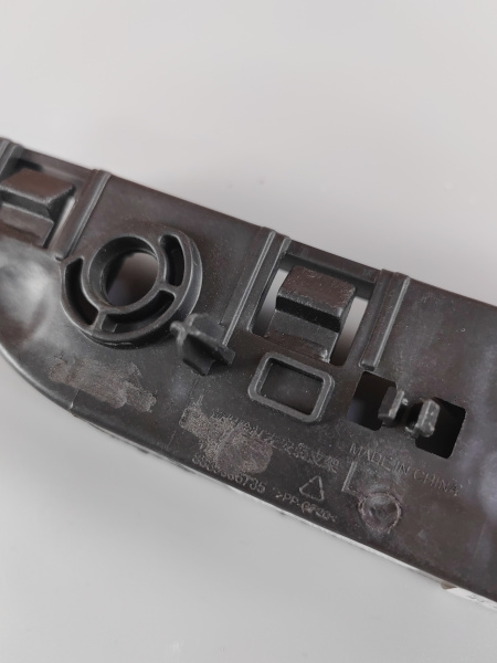 Кронштейн переднего бампера левый Zeekr 001