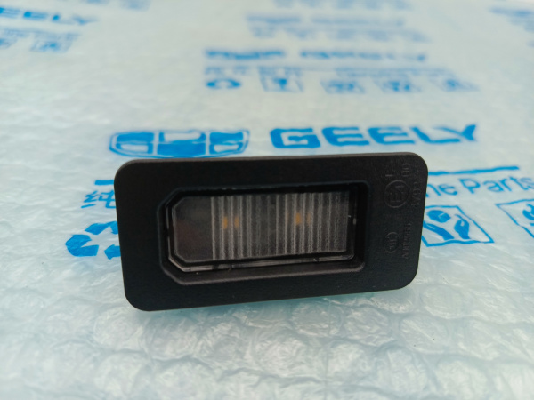 Фонарь подсветки номера Geely Monjaro