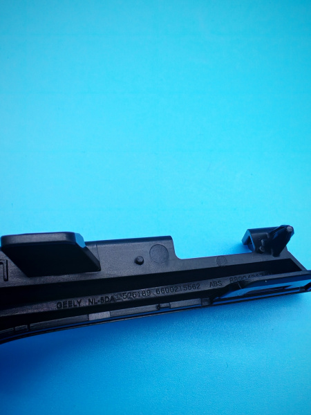 Молдинг переднего бампера лев прямой Geely Tugella 6010175100