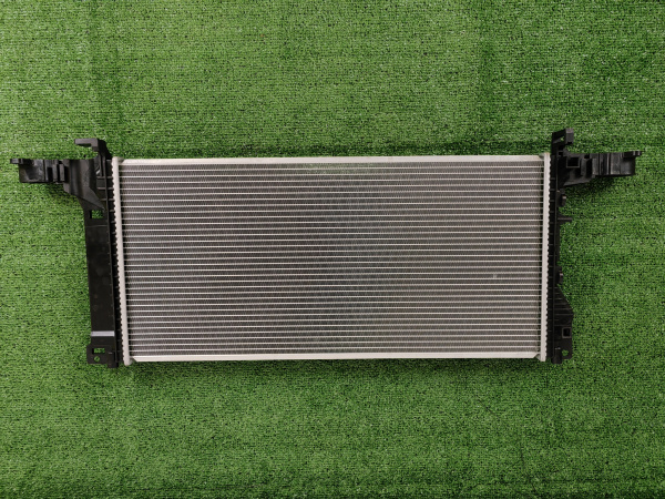 Радиатор охлаждения Geely Monjaro 2069031600
