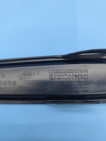 Молдинг ПТФ правый Geely Atlas Pro 6010101900