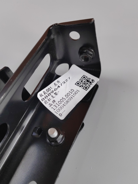 Кронштейн бампера центральный левый Zeekr 001