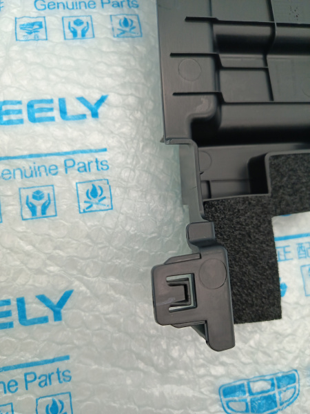 Дефлектор радиатора нижний Л Geely Monjaro