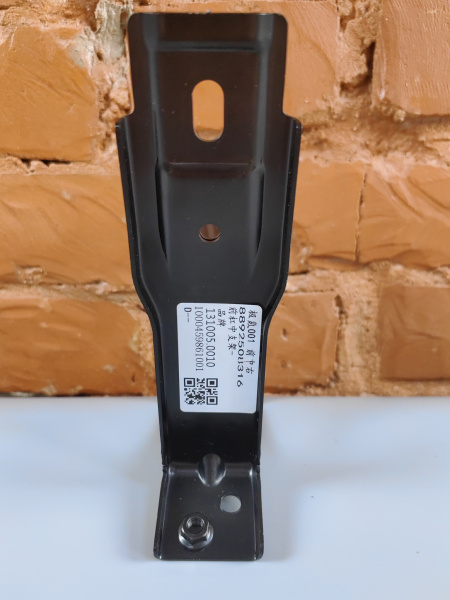 Кронштейн бампера средний правый Zeekr 001