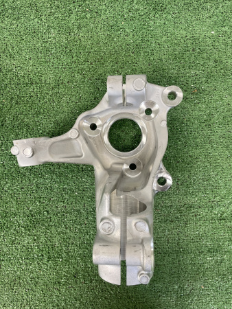 Кулак поворотный правый Geely Monjaro 4048088100