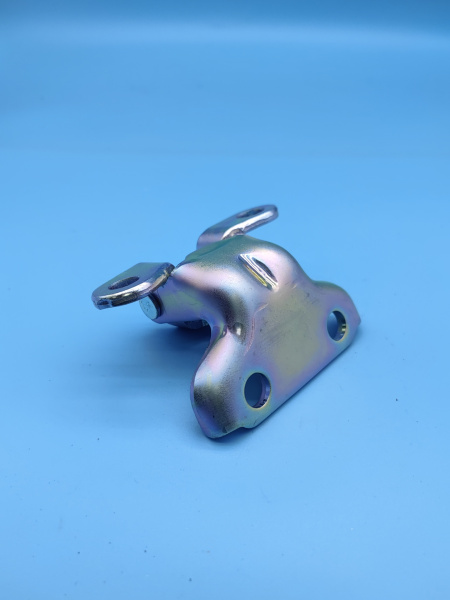 Петля двери задней правой верхняя Geely Coolray 5081038800