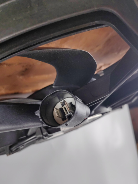 Вентилятор радиатора Geely Monjaro