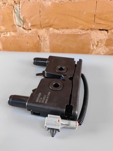 Замок капота Zeekr 001 6600142099