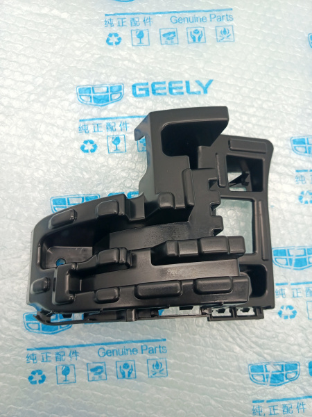 Кронштейн заднего бампера П Geely Monjaro