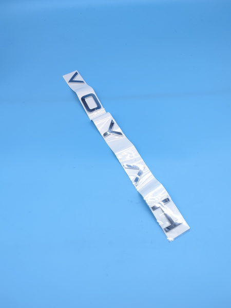 Буквы Voyah на крышке багажника Voyah Dream 392504001CS02