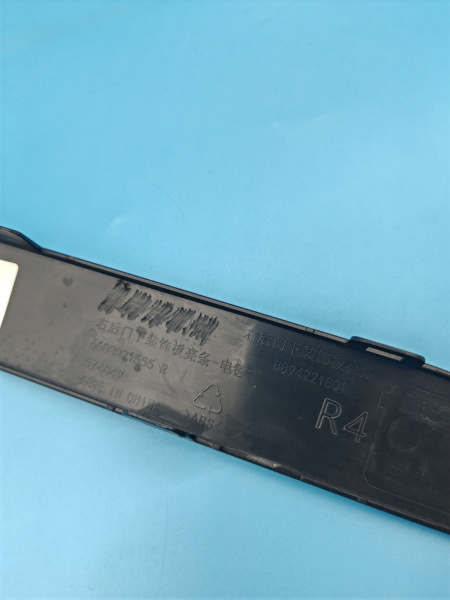 Молдинг накладки двери задней Л Zeekr 001 8894221796B03