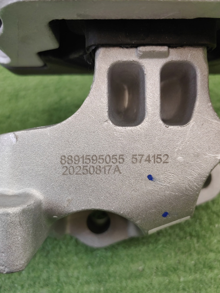 Опора двс левая Geely Coolray 1077106000