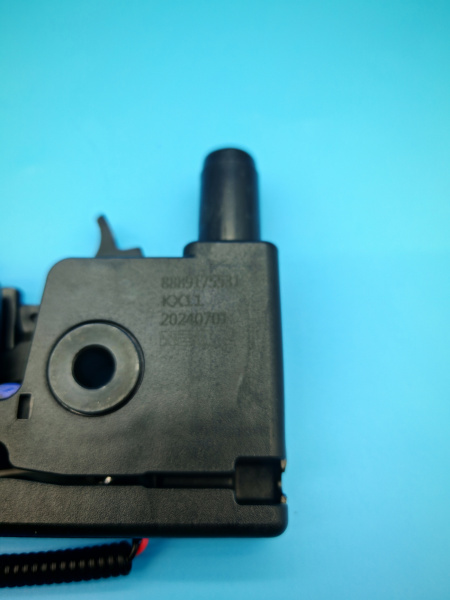 Замок капота Geely Monjaro 5032065500