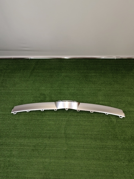 Молдинг решетки радиатора центральный Chery Arrizo 8 602003562AA