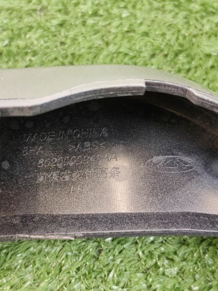 Молдинг передний левый серебристый Chery Tiggo 7 Pro 602000946AAAKR