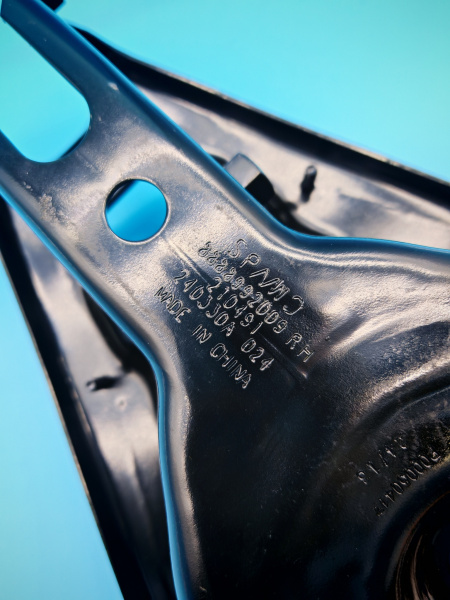 Рычаг задний большой поперечный правый Geely Monjaro 4086054000