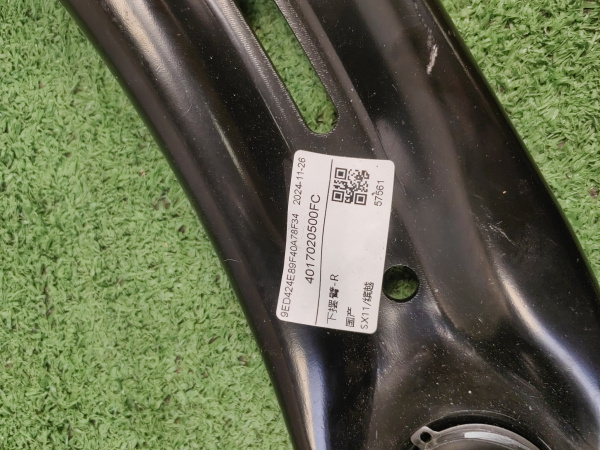 Рычаг передний нижний правый Geely Coolray 4017032800