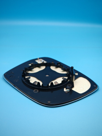 Зеркальный элемент левый Geely Coolray 6017057400
