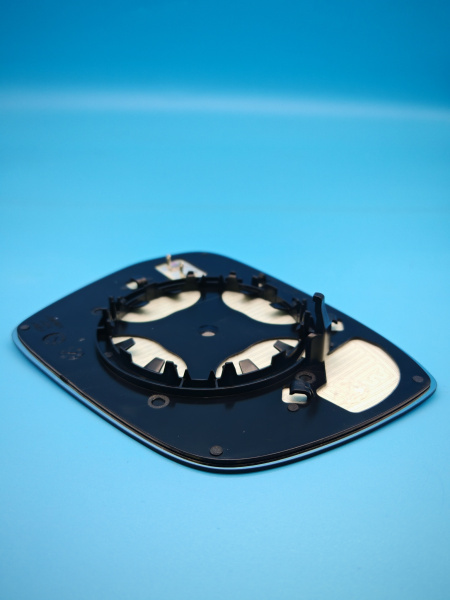 Зеркальный элемент левый Geely Coolray 6017057400