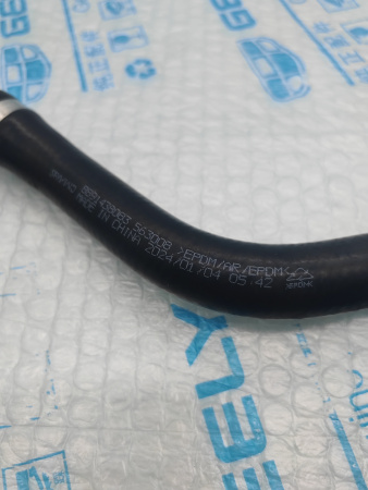Патрубок Geely Monjaro 2074121000