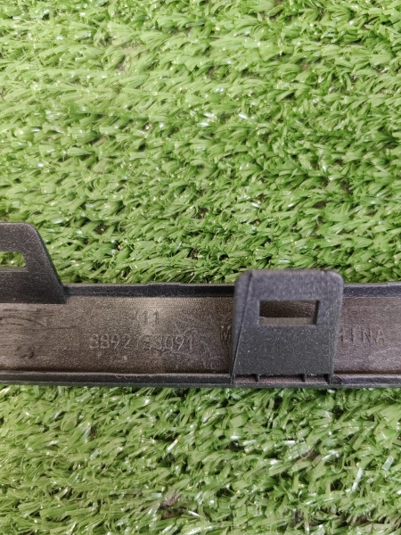 Молдинг переднего бампера нижний серебристый хром Geely Atlas рестайлинг 6010220200S44