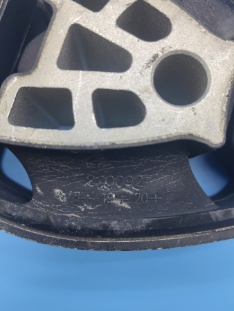 Опора двс задняя Geely Coolray 1077062300