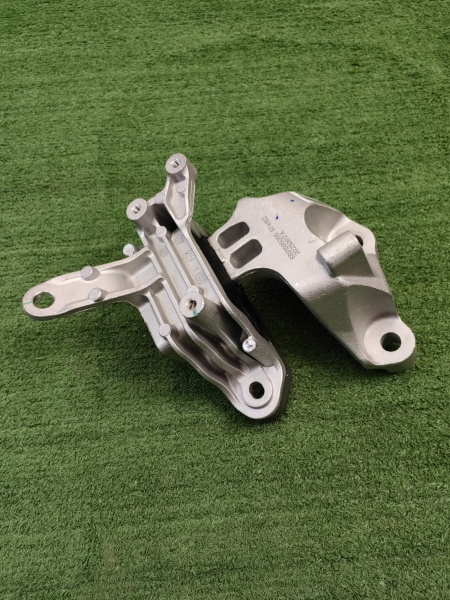 Опора двс левая Geely Coolray 1077106000