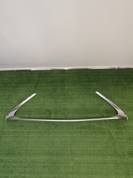 Молдинг решетки радиатора нижний Lexus ES 5312233030