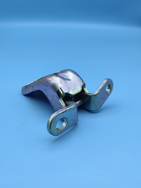 Петля двери передней правой верхняя Geely Coolray 5075036700