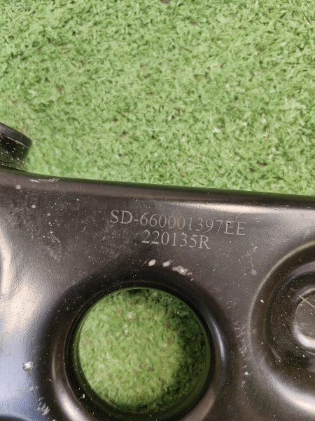 Рычаг передний нижний правый Geely Coolray 4017032800