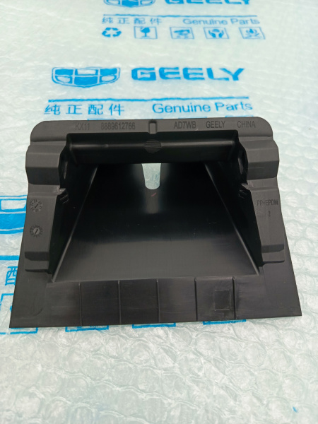 Накладка замка багажника Geely Monjaro